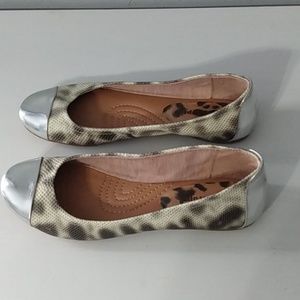 Beartraps textured animal print flats w/‎ silver tone toes and heels